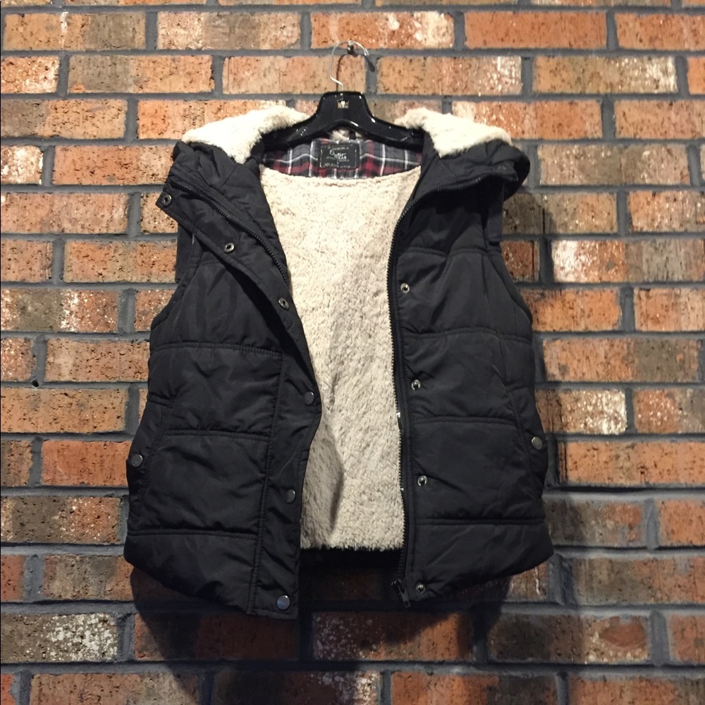 COTTON ON - LIGHT WEIGHT - BLACK HOODED VEST - Picture 3 of 11